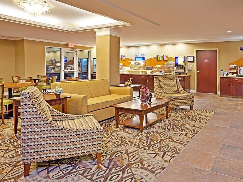 Express & Southern Pines-pinehurst Area By Ihg Hotel 3*