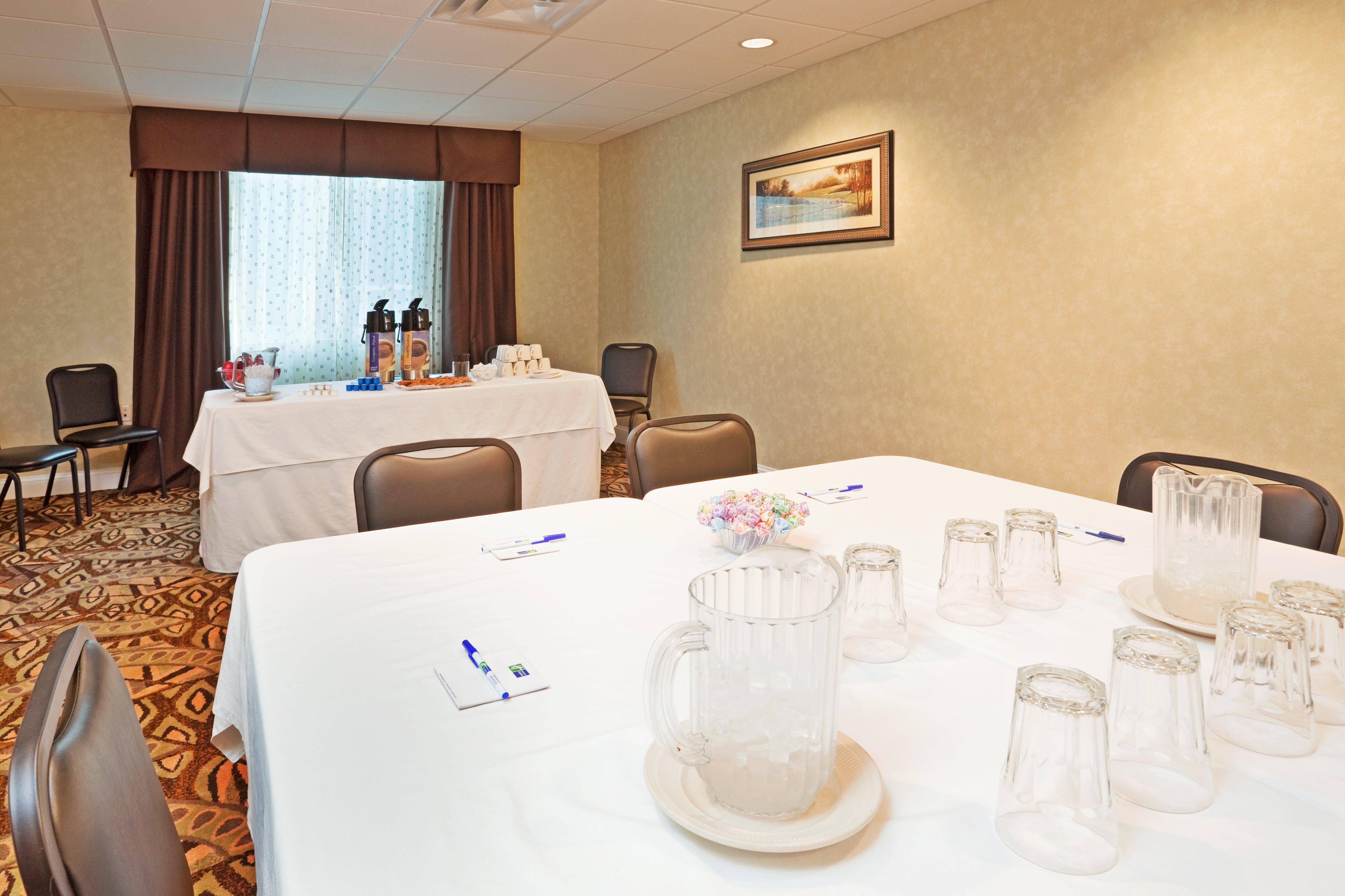 Express & Southern Pines-pinehurst Area By Ihg Hotel 3*