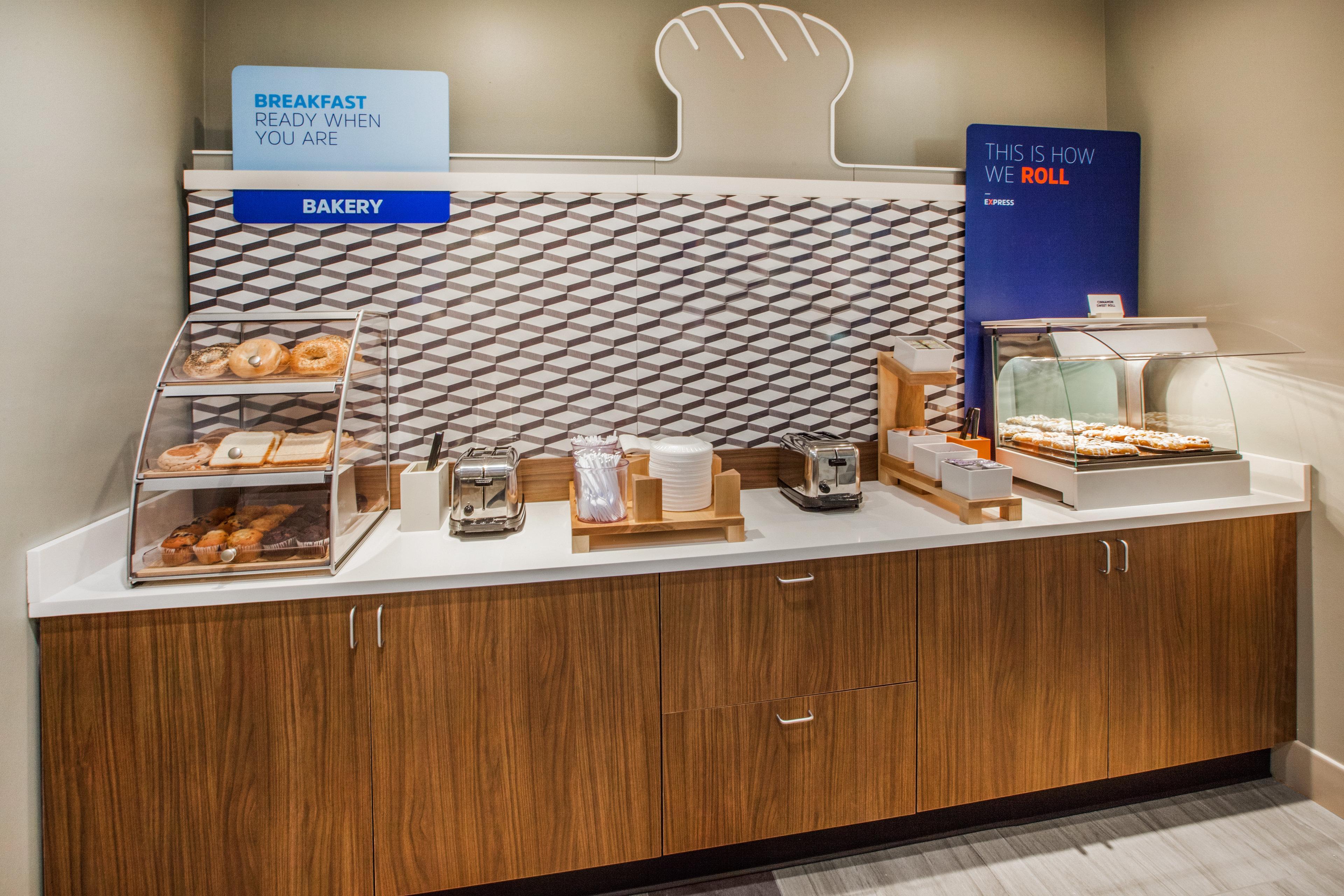 Express & Southern Pines-pinehurst Area By Ihg 3*
