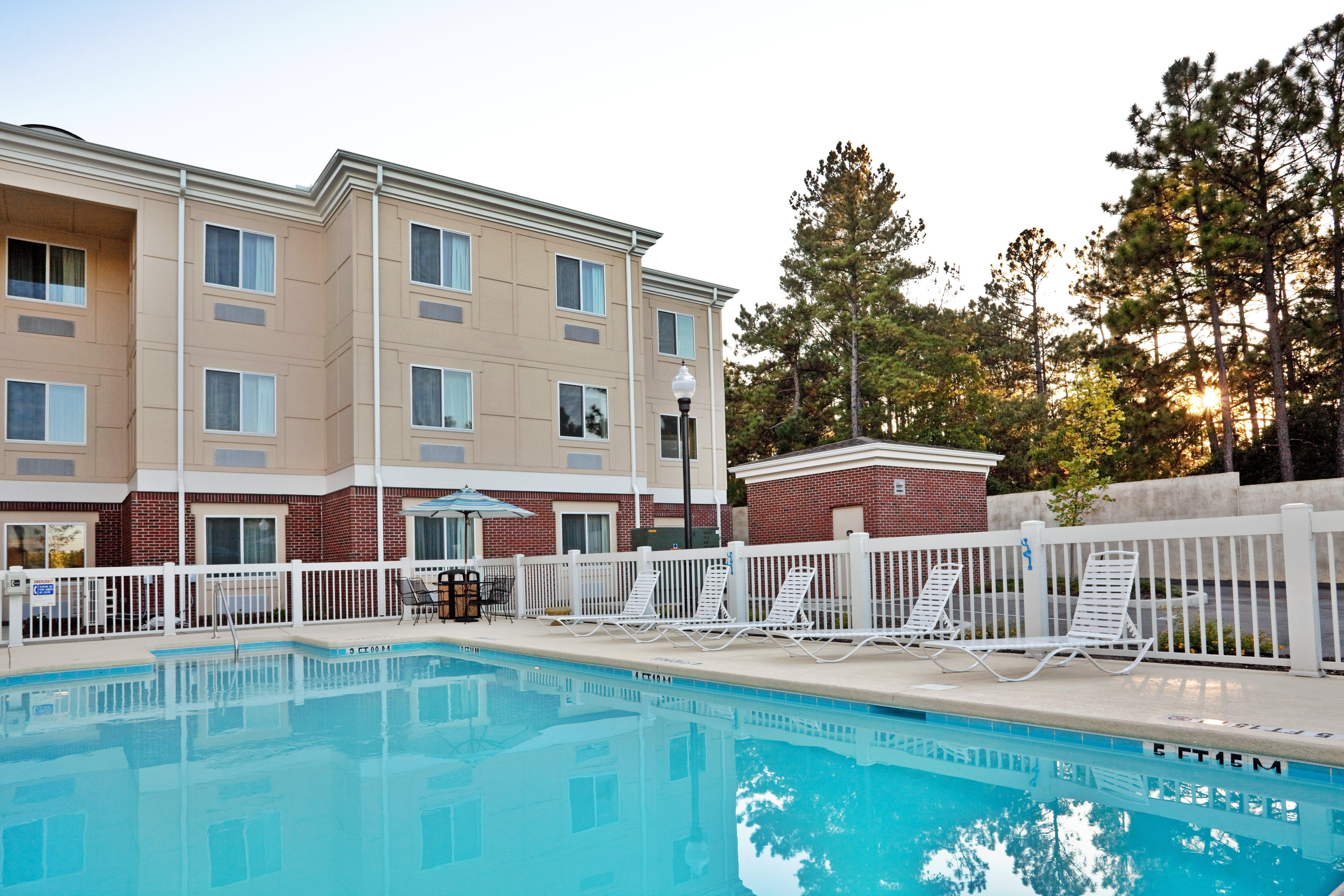 Express & Southern Pines-pinehurst Area By Ihg 3*