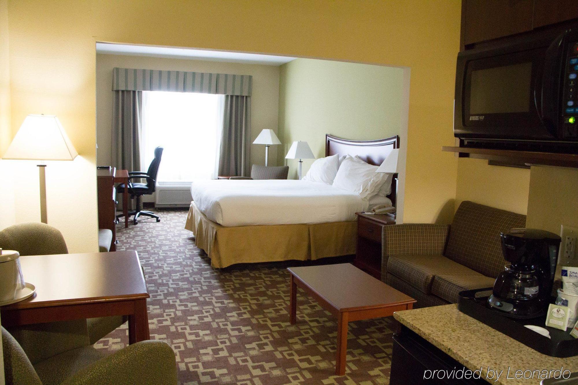 Express & Southern Pines-pinehurst Area By Ihg Hotel 3*